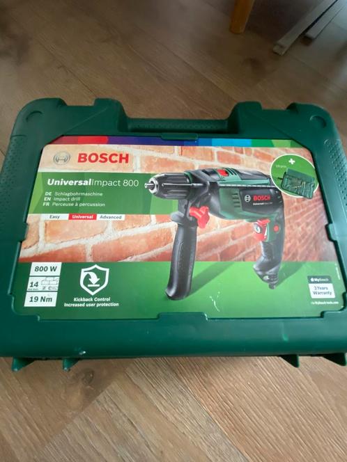 Bosch Universal Impact 800, Doe-het-zelf en Verbouw, Gereedschap | Boormachines, Zo goed als nieuw, Boormachine, 600 watt of meer