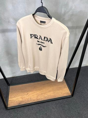 Prada trui beschikbaar voor biedingen