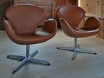 2x Fritz Hansen Swan Chair walnoot leder, Ophalen of Verzenden, Zo goed als nieuw
