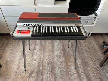 Vox Junior (evt. ruil gitaar) beschikbaar voor biedingen