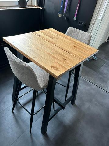 IKEA hoge eettafel met 2 krukken! beschikbaar voor biedingen