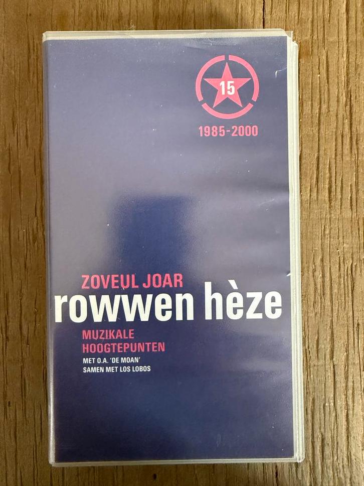 Rowwen Hèze - Zoveul Joar VHS, Cd's en Dvd's, VHS | Film, Gebruikt, Nederlandstalig, Alle leeftijden, Ophalen of Verzenden