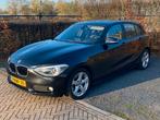BMW 1-Serie 116I 100KW 5DR 2013 Zwart, Auto's, BMW, 1-Serie, 65 €/maand, Zwart, 4 cilinders