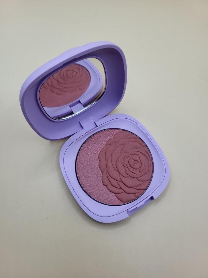Kiko Blossoming Beauty Blush, Sieraden, Tassen en Uiterlijk, Uiterlijk | Cosmetica en Make-up, Zo goed als nieuw, Make-up, Wangen