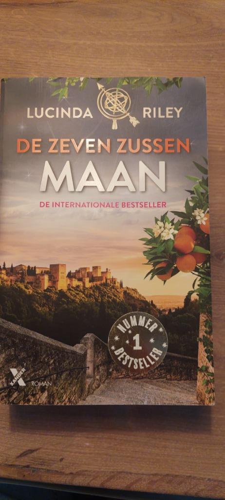 De zeven zussen Maan (wd30), Boeken, Romans, Zo goed als nieuw, Nederland, Ophalen of Verzenden