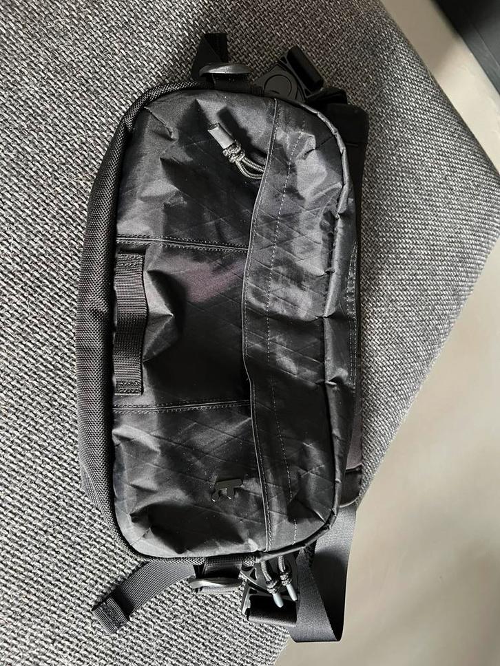 Tomtoc Wander T-26 X-Pac Zwart 5.5L slingbag, Sieraden, Tassen en Uiterlijk, Tassen | Schoudertassen, Zo goed als nieuw, Overige merken