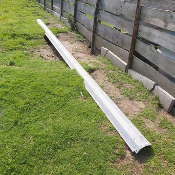 Dakgoten, betongaas, stalen profielen e.d. beschikbaar voor biedingen