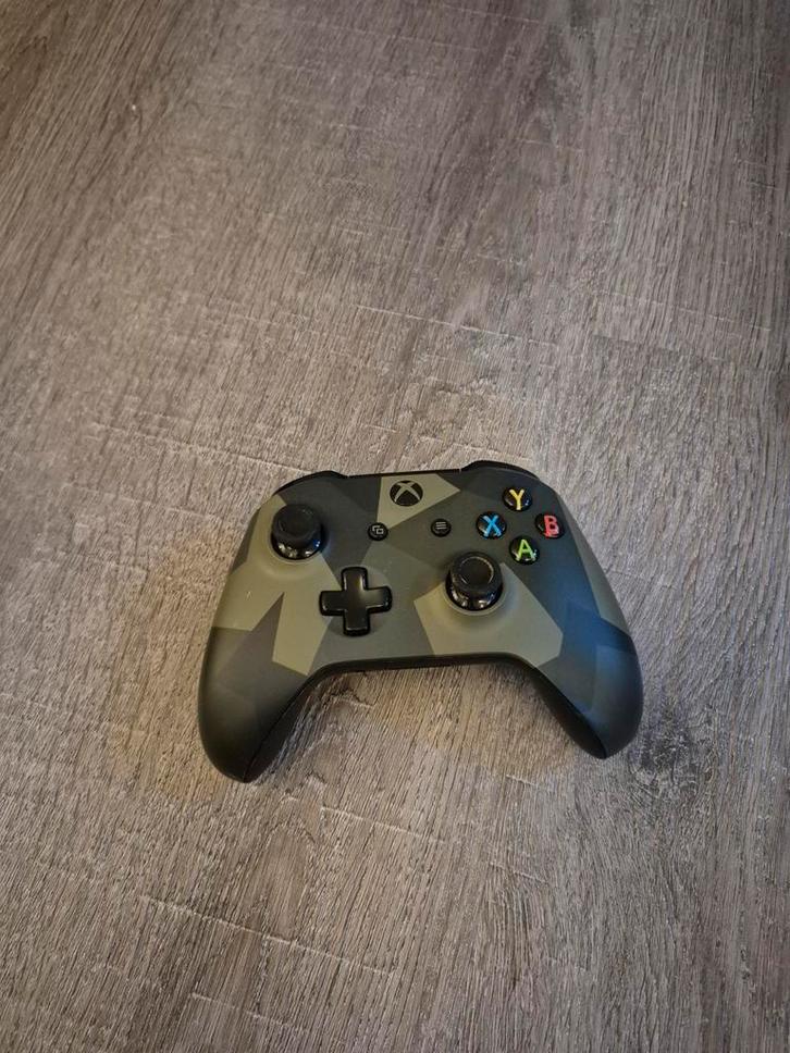 XBOX ONE CONTROLLER CAMO | XBOX ONE, Spelcomputers en Games, Games | Xbox One, Zo goed als nieuw, 3 spelers of meer, Vanaf 3 jaar