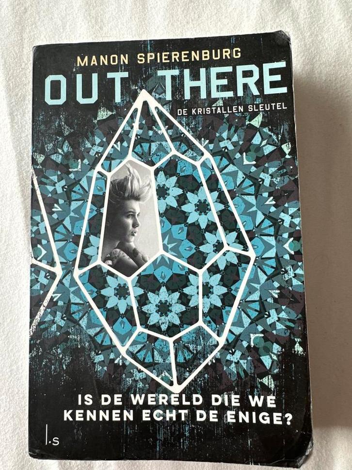 Out There - Manon Spierenburg, Boeken, Science fiction, Gelezen, Ophalen of Verzenden