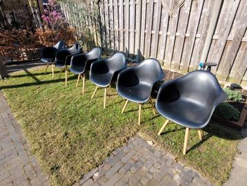 4 tot 6 tuinststoelen, kuipstoel, zwart kunststof beschikbaar voor biedingen