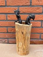 Beeld boomstam met bronzen beeldjes, Ophalen of Verzenden, Zo goed als nieuw, Mens