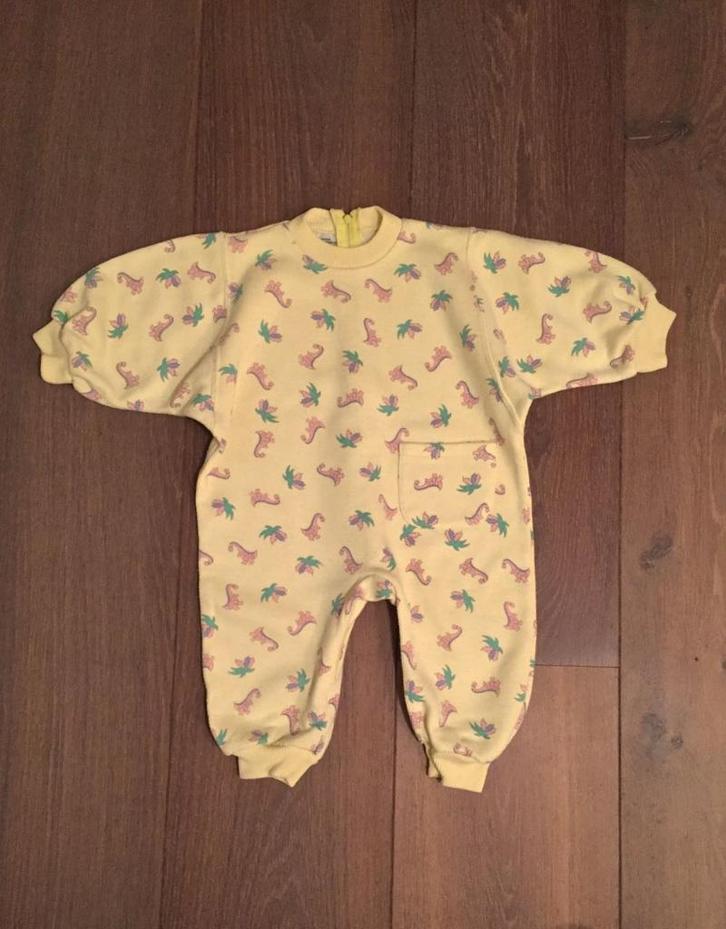 Geel flanel (pyjama) pakje uit één stuk met dino's; maat 74, Kinderen en Baby's, Babykleding | Maat 74, Gebruikt, Jongetje of Meisje