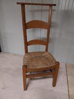 Verschillende oude stoelen, Ophalen