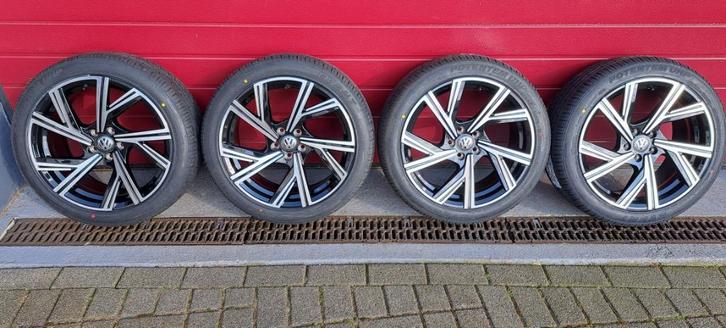 17 inch Bergamo  Polo GTI/R wielen met zomerbanden 215/45R17, Auto-onderdelen, Banden en Velgen, Banden en Velgen, Zomerbanden