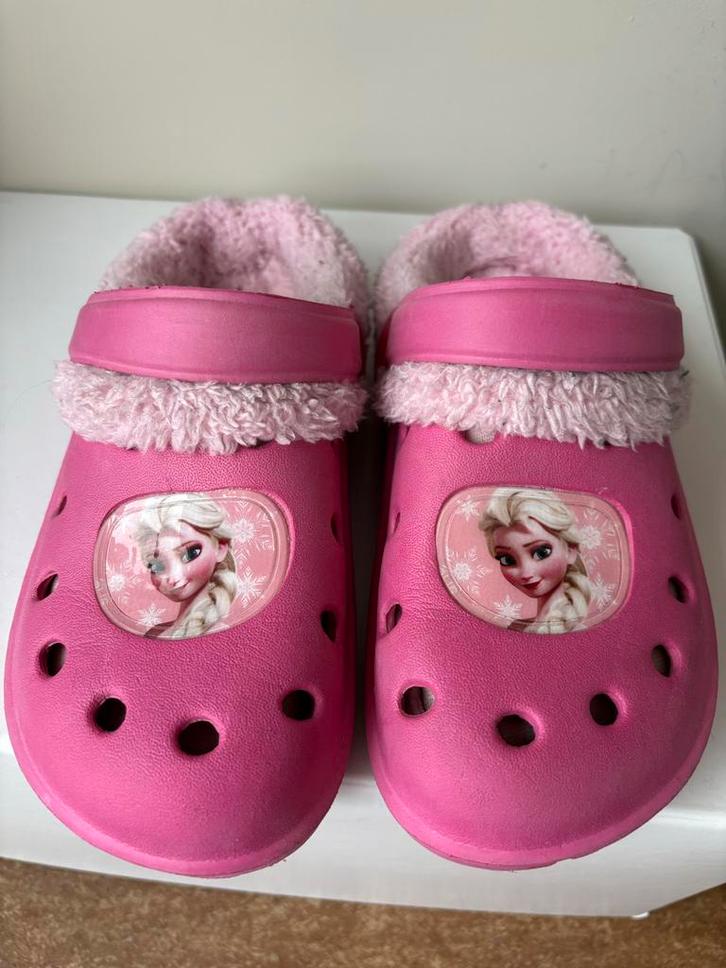 Warme Frozen Pantoffels Maat 32-33, Kinderen en Baby's, Kinderkleding | Schoenen en Sokken, Gebruikt, Meisje, Ophalen