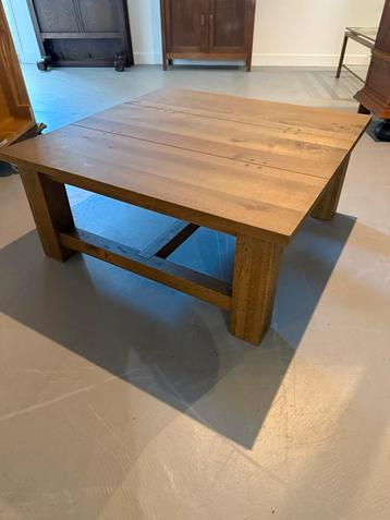Robuuste Houten Salontafel beschikbaar voor biedingen