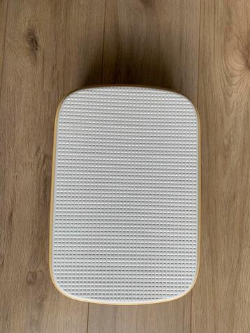 BabyBjörn Step-On Stool - White-Yellow beschikbaar voor biedingen