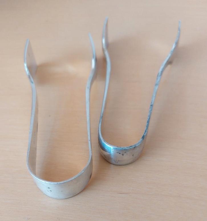 verzilverde suikertang DE (evt. twee van gelijke uitvoering), Huis en Inrichting, Keuken | Bestek, Gebruikt, Los bestek, Zilver