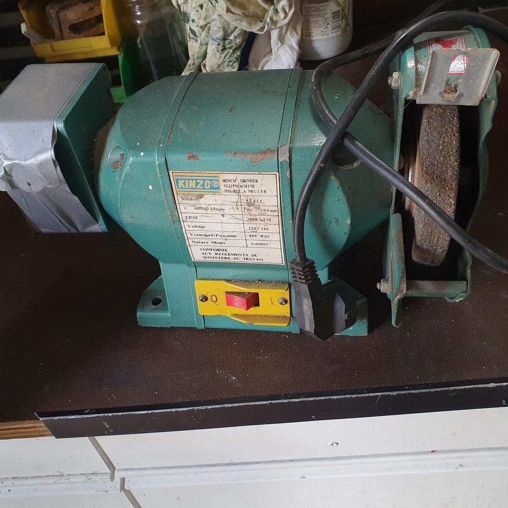 Kinzo werkbankslijpmachine met 1 slijpschijf, Doe-het-zelf en Verbouw, Ophalen of Verzenden, Gebruikt, Minder dan 700 watt, Werkbankslijpmachine