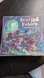 Stuffed Fables Bordspel - Avontuurlijk!, Hobby en Vrije tijd, Gezelschapsspellen | Bordspellen, Een of twee spelers, Ophalen of Verzenden