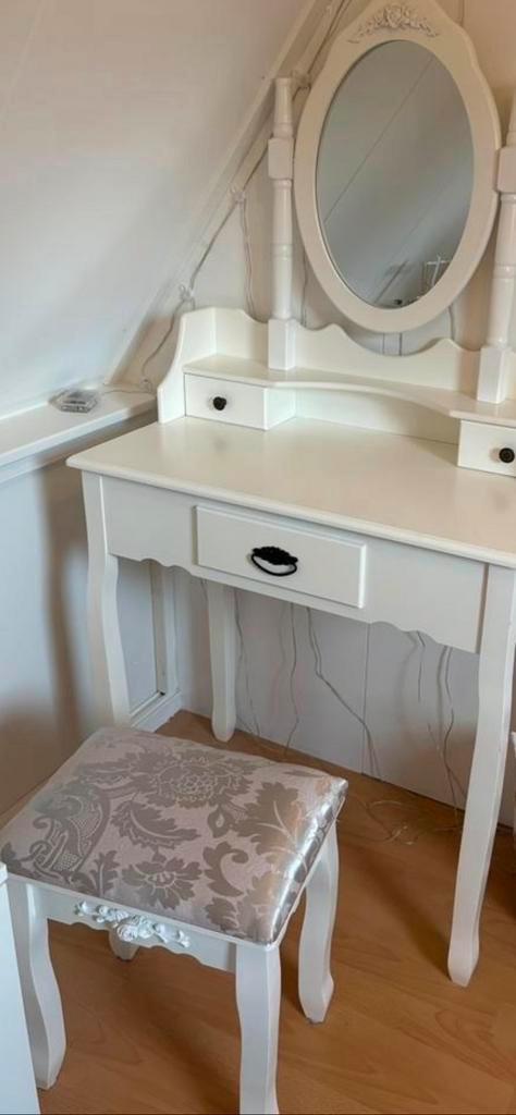 Kaptafel met kruk zgan, Huis en Inrichting, Tafels | Kaptafels, Zo goed als nieuw, 100 tot 150 cm, 50 tot 100 cm, Hout, Ophalen