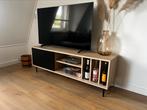Tv meubel - strak & modern, Ophalen, 150 tot 200 cm, Eikenhout, Zo goed als nieuw