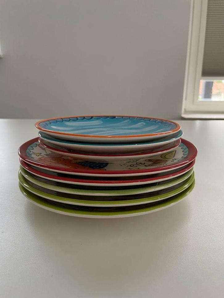 8 x borden BLOND AMSTERDAM 3 gekleurd + 5 ‘even bijkletsen’, Huis en Inrichting, Keuken | Servies, Zo goed als nieuw, Bord(en)