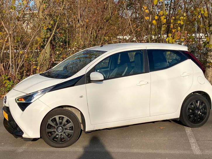 Toyota Aygo  X-Play X-NAV 5deurs  2018 Wit NAP AIRCO, Auto's, Toyota, Particulier, Aygo, ABS, Achteruitrijcamera, Airbags, Airconditioning