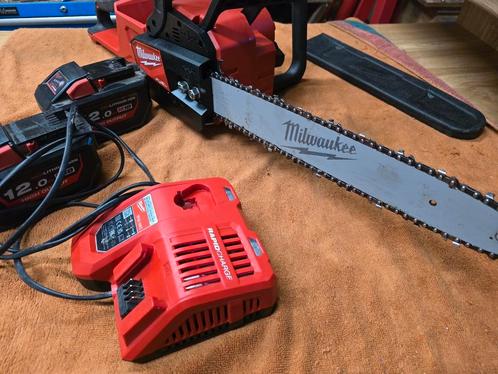 Milwaukee M18 FCHS kettingzaag set – 2x 12Ah High Output acc, Tuin en Terras, Hand-tuingereedschap, Zo goed als nieuw, Overige soorten