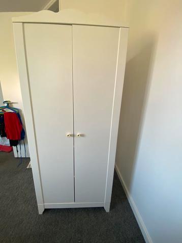 Kinder kleding kast  beschikbaar voor biedingen