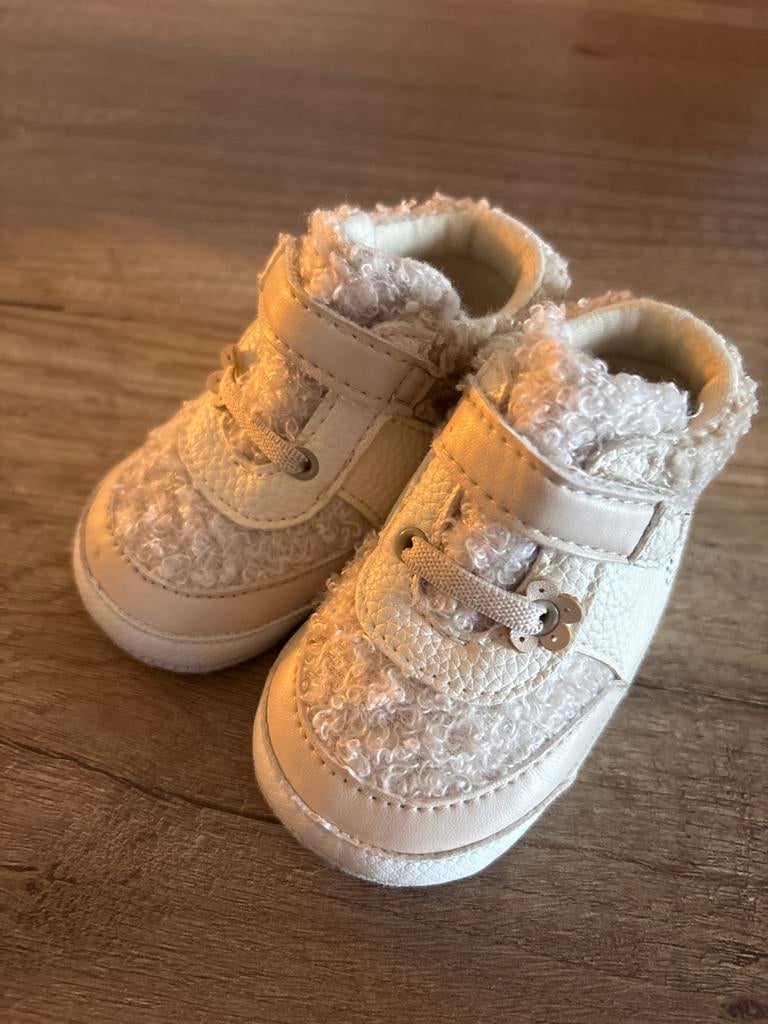 Schattige baby schoentjes - Maat 18, Ophalen of Verzenden, Zo goed als nieuw, Jongetje of Meisje, Schoentjes