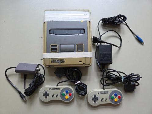 Super Nintendo + 2 controllers, aangepast voor NTSC games, Spelcomputers en Games, Spelcomputers | Nintendo Super NES, Gebruikt