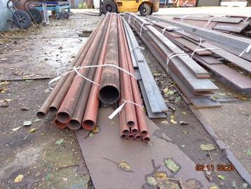 stalen balken en strip beschikbaar voor biedingen