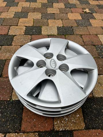 Originele Kia 15 inch wieldoppen. beschikbaar voor biedingen