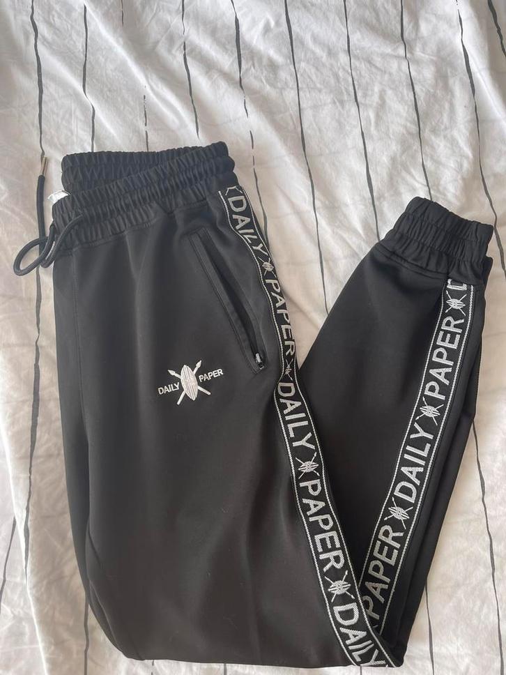 Daily Paper Trackpants – Zwart – Maat S, Kleding | Heren, Sportkleding, Zo goed als nieuw, Algemeen, Zwart, Ophalen of Verzenden