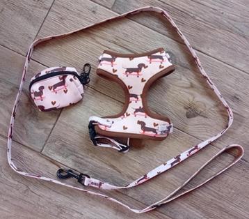 Teckel puppy harnas, bijpassende riem en poepzakjes-houder  beschikbaar voor biedingen