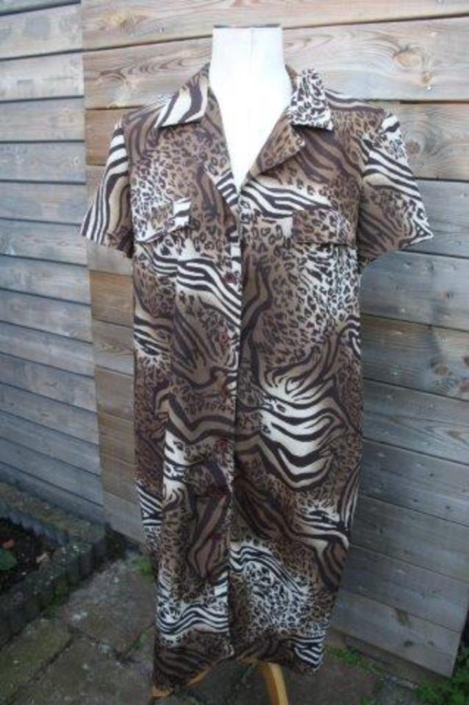 Doorknoopjurk bruin/ creme Zendra mt 48 Vaste pri OPRUIMING, Kleding | Dames, Jurken, Zo goed als nieuw, Maat 46/48 (XL) of groter