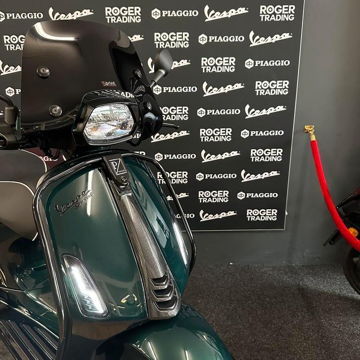 Vespa Sprint 50 Brom 4T 3V Jaguar Green 2022 Level10 Nieuw!!, Fietsen en Brommers, Brommers | Tuning en Styling, Zo goed als nieuw