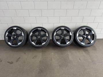 Audi OEM RS3 19 inch zwarte rotors zomerset Michelins beschikbaar voor biedingen