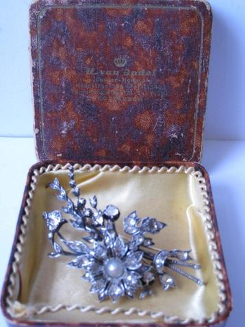 GOUD - GOUDEN BROCHE  ca 1890 ( EN TREMBLANT) VEEL DIAMANTEN beschikbaar voor biedingen