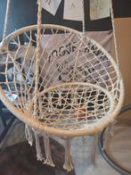 2 leuke trendy hangstoelen, Huis en Inrichting, Stoelen, Ophalen, Zo goed als nieuw, Wit, Eén
