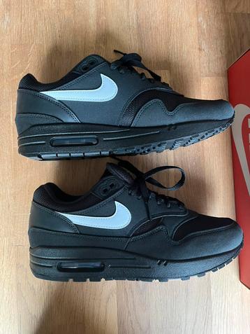 Nike air max 1 white swoosh maat 41 100% nieuw beschikbaar voor biedingen