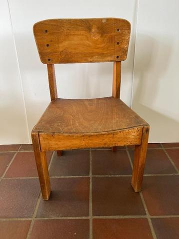 Houten kinderstoeltje – vintage beschikbaar voor biedingen