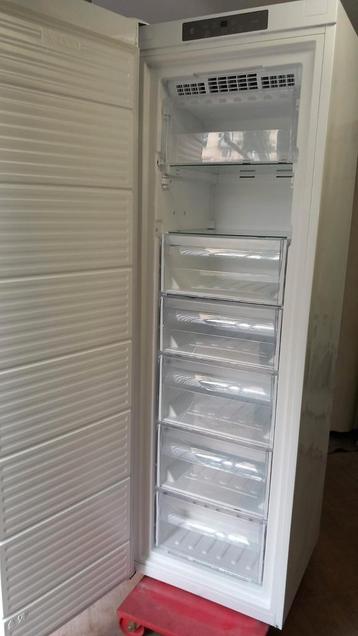 Vriezer whirlpool no frost!! beschikbaar voor biedingen
