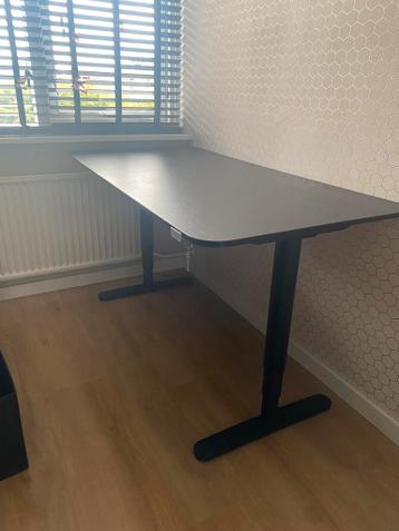 IKEA Bekant zit/sta bureau - afbeelding 1