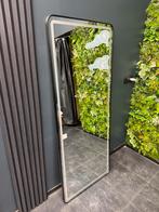 Twee kapper stoelen en twee kapper spiegels met drie lichten, Huis en Inrichting, Minder dan 50 cm, Ophalen of Verzenden, Zo goed als nieuw