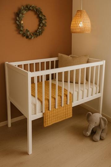 Babywiegje incl. matras en 3 hoeslakens beschikbaar voor biedingen