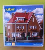 Kibri 38325: bouwpakket twee-onder-een-kap huizen NL, Gelijkstroom of Wisselstroom, Brug, Tunnel of Gebouw, Nieuw, Ophalen