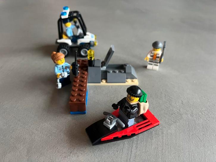 LEGO City Gevangeniseiland Starterset 60127, Kinderen en Baby's, Speelgoed | Duplo en Lego, Zo goed als nieuw, Lego, Complete set