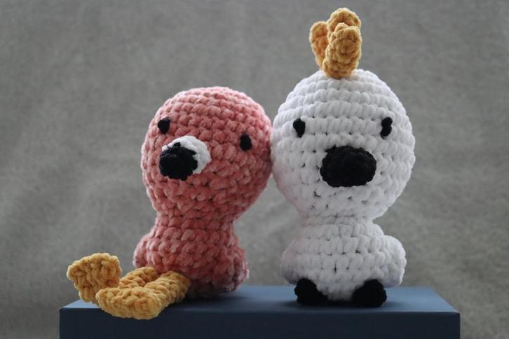 Flamingo / Kakatoe - zelfgehaakte knuffel, Hobby en Vrije tijd, Breien en Haken, Nieuw, Haken, Overige typen, Ophalen of Verzenden